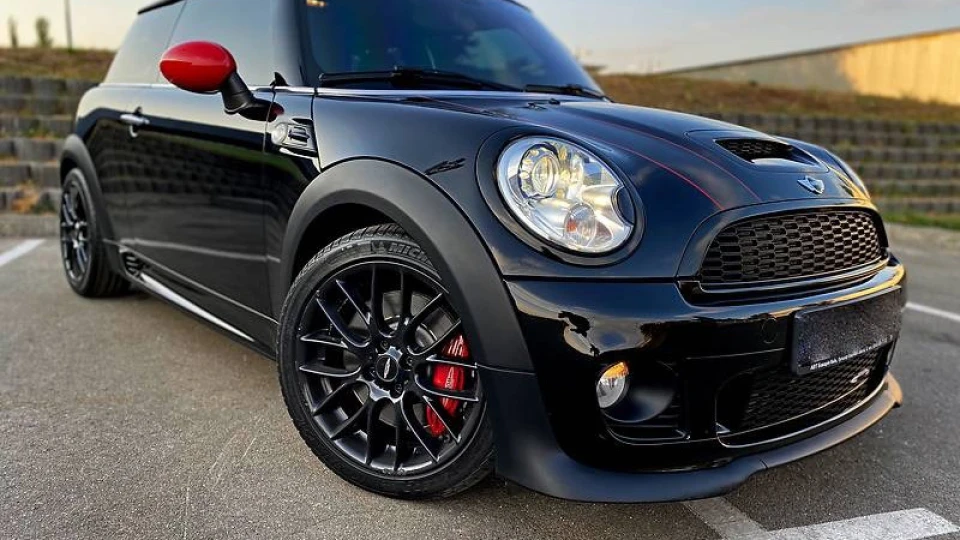 MINI Cooper S John Cooper Works 2