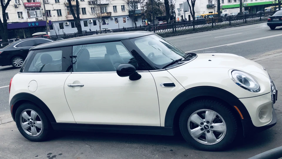MINI Cooper Білий Перець )