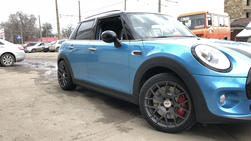 MINI Cooper Чарлік Electric Blue 5