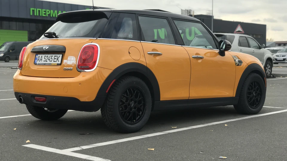 MINI Cooper F55 Volcanic Orange
