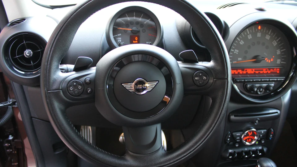 MINI Paceman 5