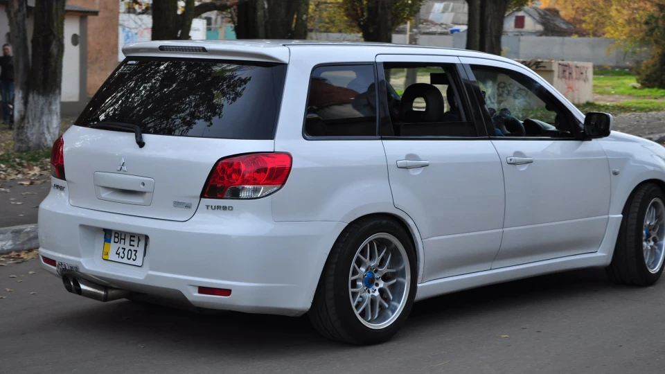 Mitsubishi Airtrek Turbo nighTTrain 2