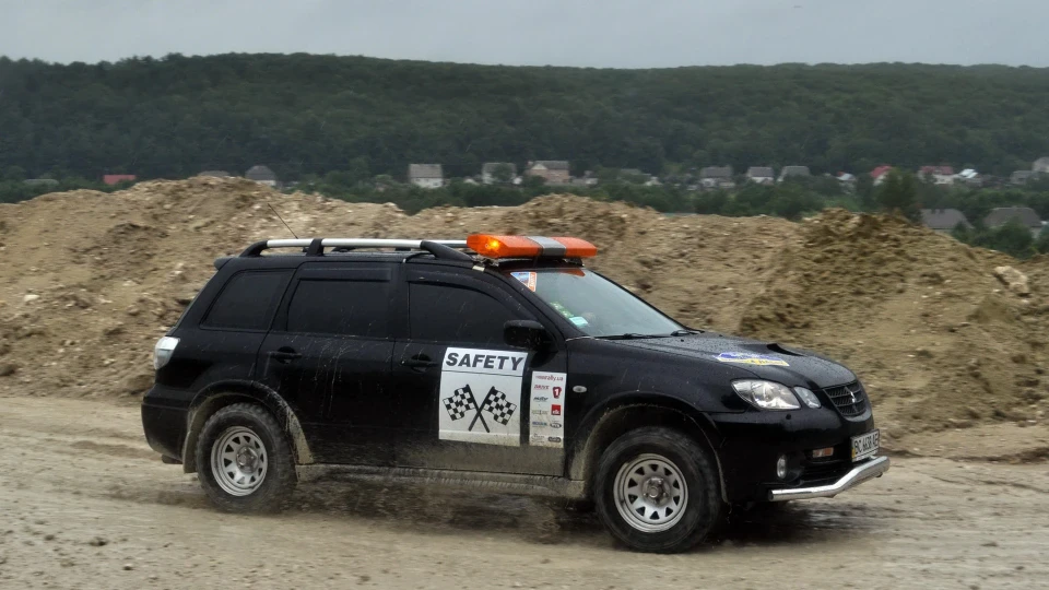 Mitsubishi Airtrek 3