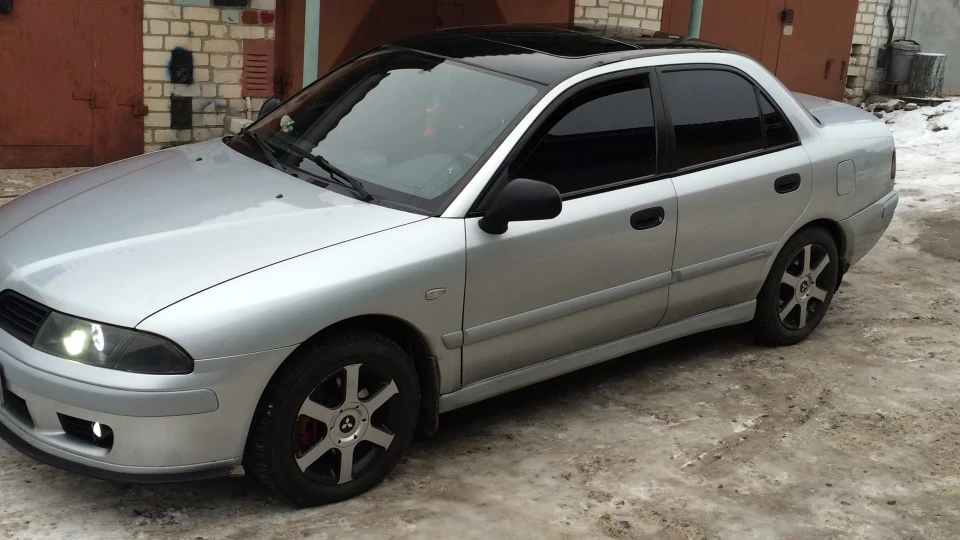 Mitsubishi Carisma 4