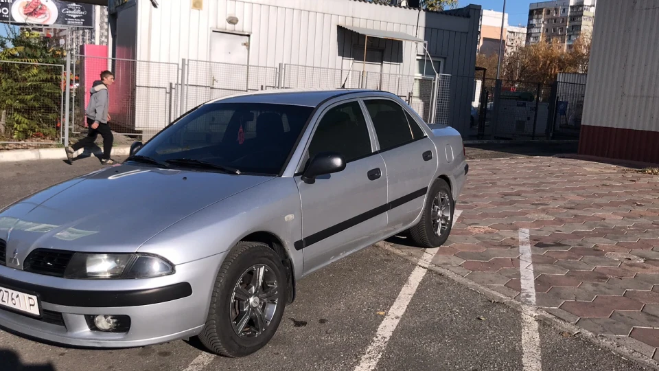 Mitsubishi Carisma 2