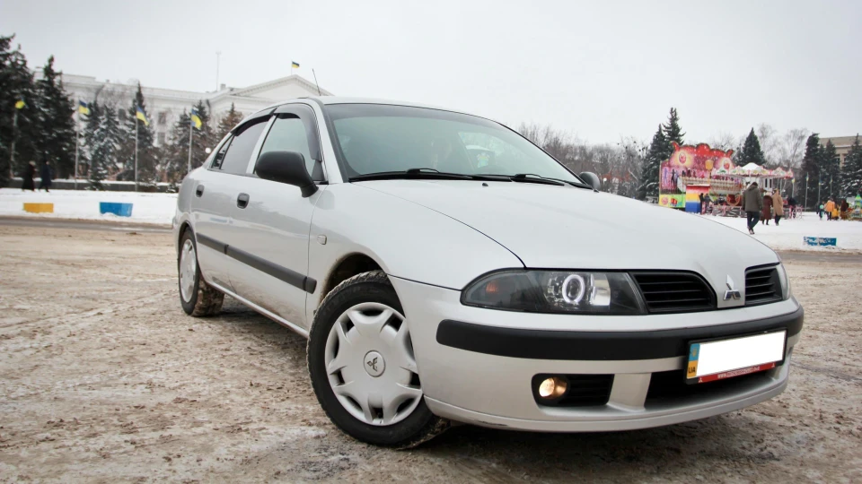 Mitsubishi Carisma 4