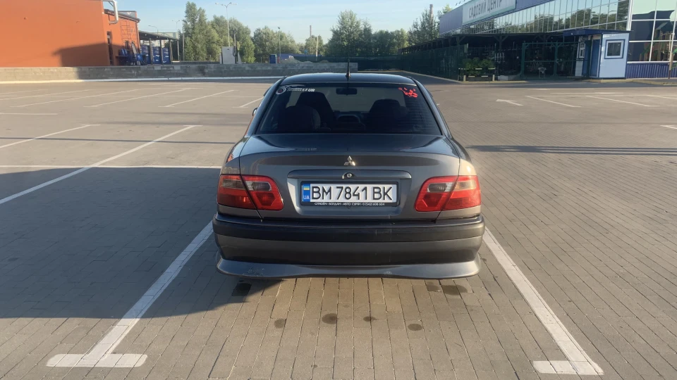 Mitsubishi Carisma 🏎 3