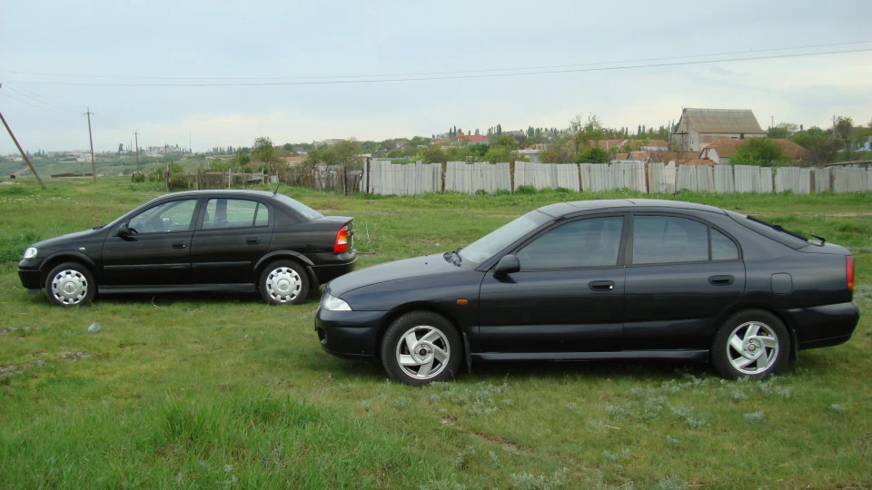 Mitsubishi Carisma 4