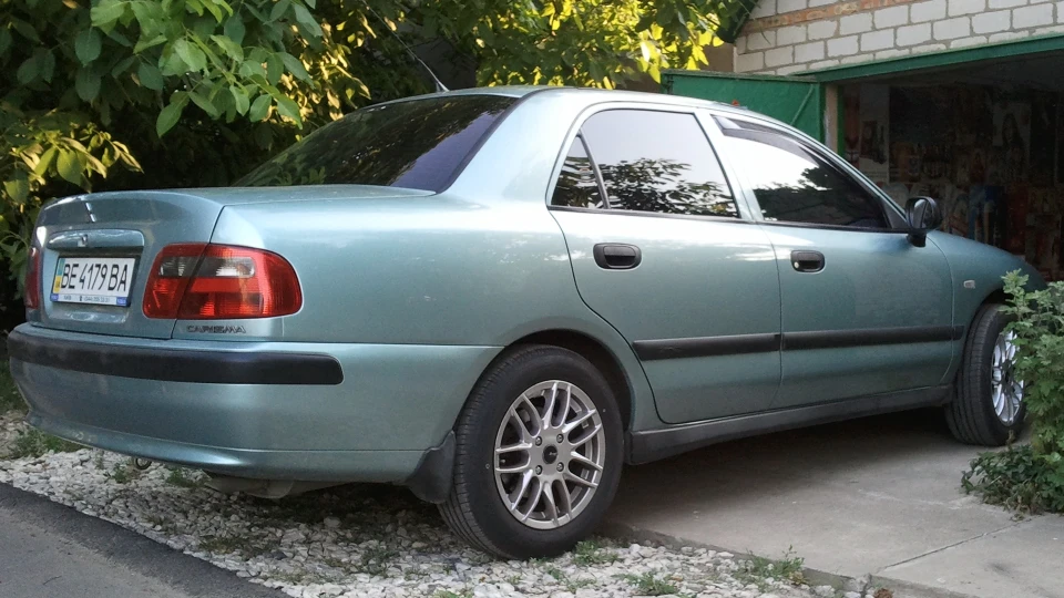 Mitsubishi Carisma 2