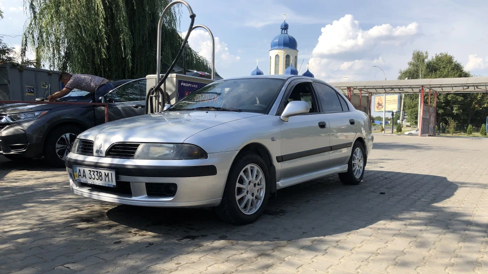 Mitsubishi Carisma 4