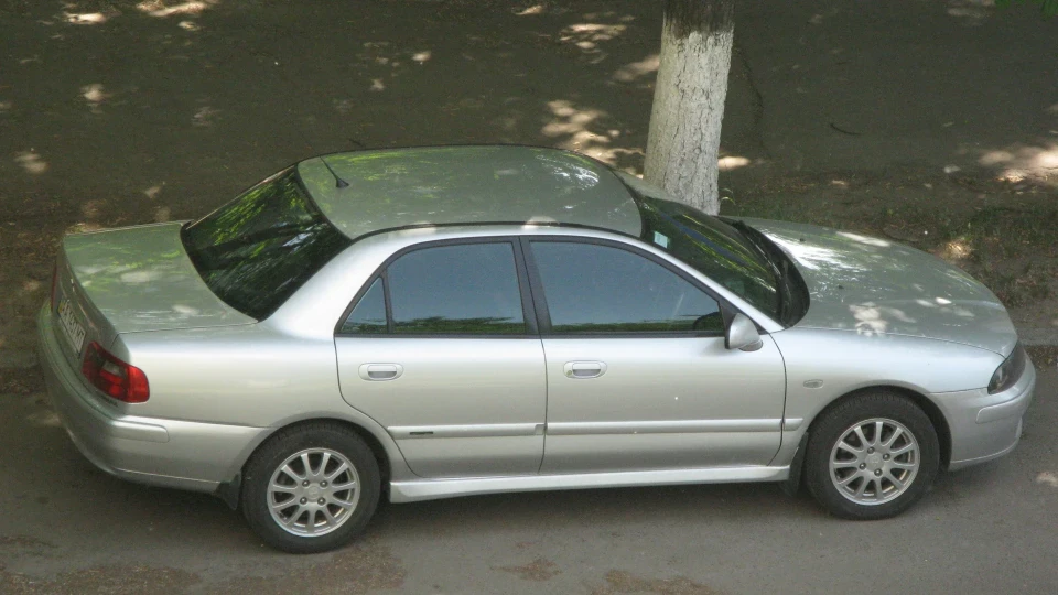 Mitsubishi Carisma 2