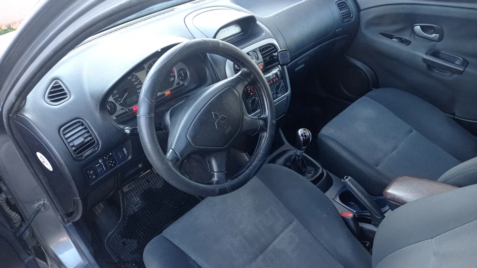 Mitsubishi Carisma 4