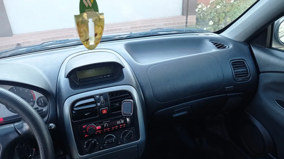 Mitsubishi Carisma 5
