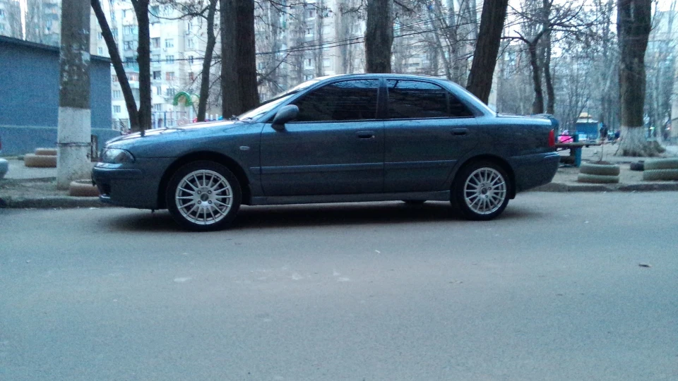 Mitsubishi Carisma 1.6 MPI 4