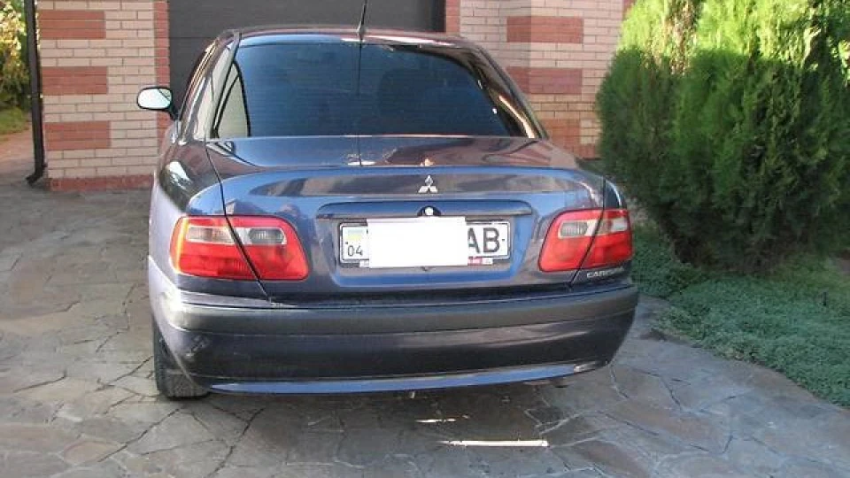 Mitsubishi Carisma 1,6 МТ 2