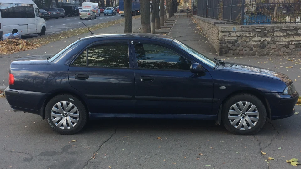 Mitsubishi Carisma 1.6 Sky Blue 2