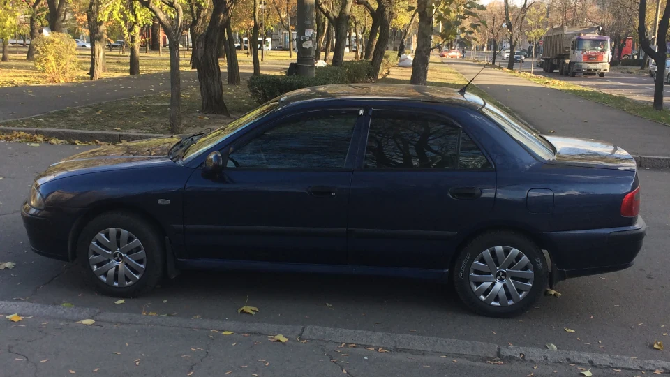 Mitsubishi Carisma 1.6 Sky Blue 3