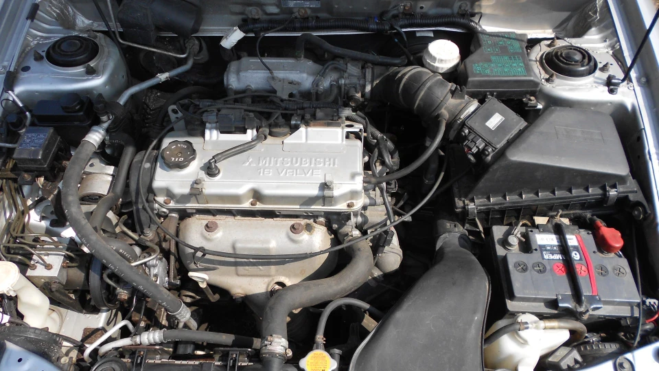 Mitsubishi Carisma 1.6i 3