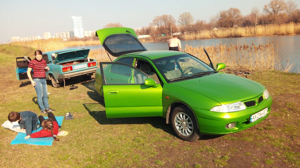 Mitsubishi Carisma 1.8 mpi (зеленочка)