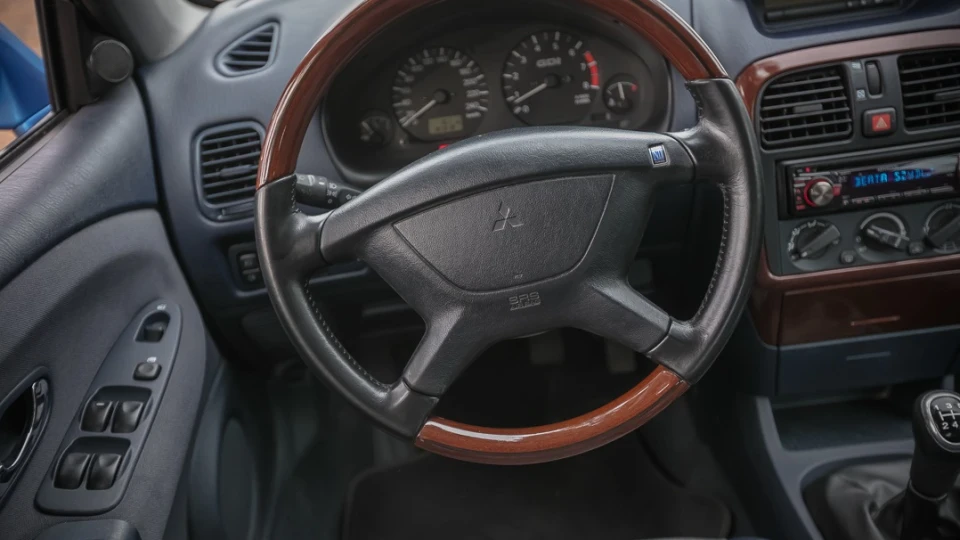 Mitsubishi Carisma 1.8GDI "Nardi Torino" 5