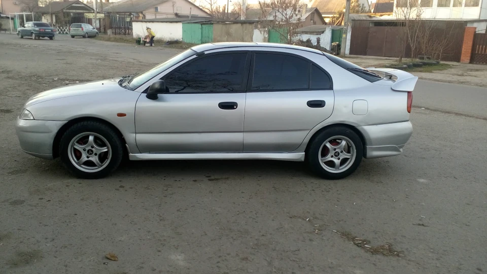 Mitsubishi Carisma 1.8i 2