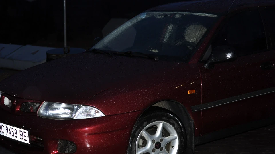 Mitsubishi Carisma Carisma *______* 4