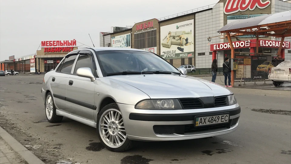 Mitsubishi Carisma Cat's Eye 2