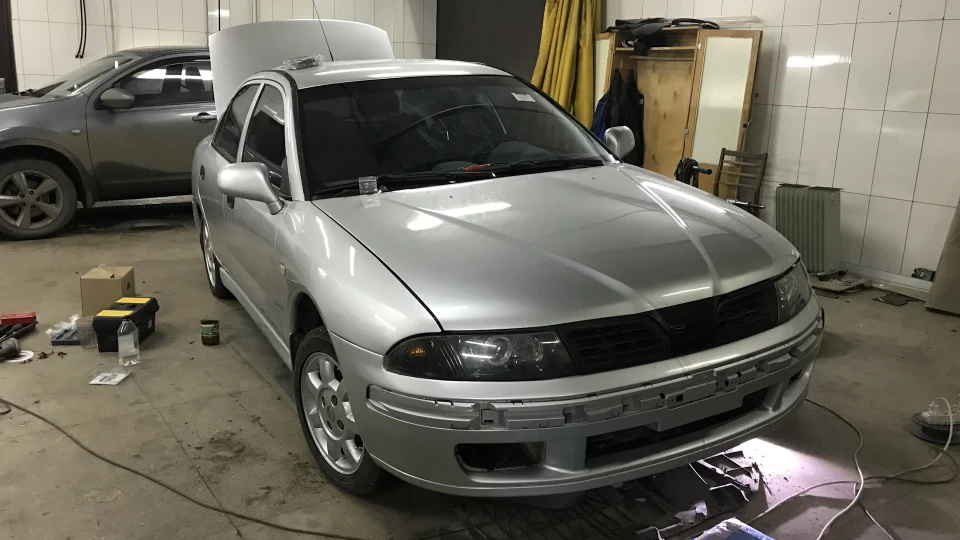 Mitsubishi Carisma Cat's Eye 4
