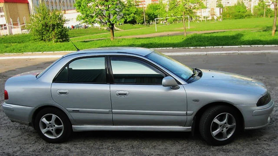 Mitsubishi Carisma Comfort Silver 3