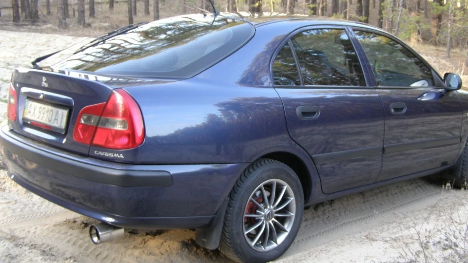 Mitsubishi Carisma First car 3