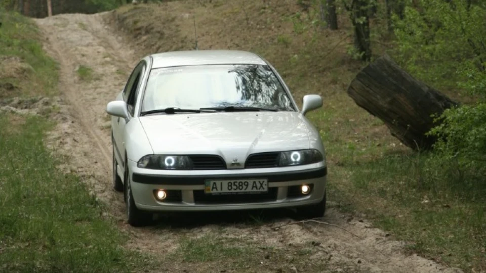 Mitsubishi Carisma Рубінка 4