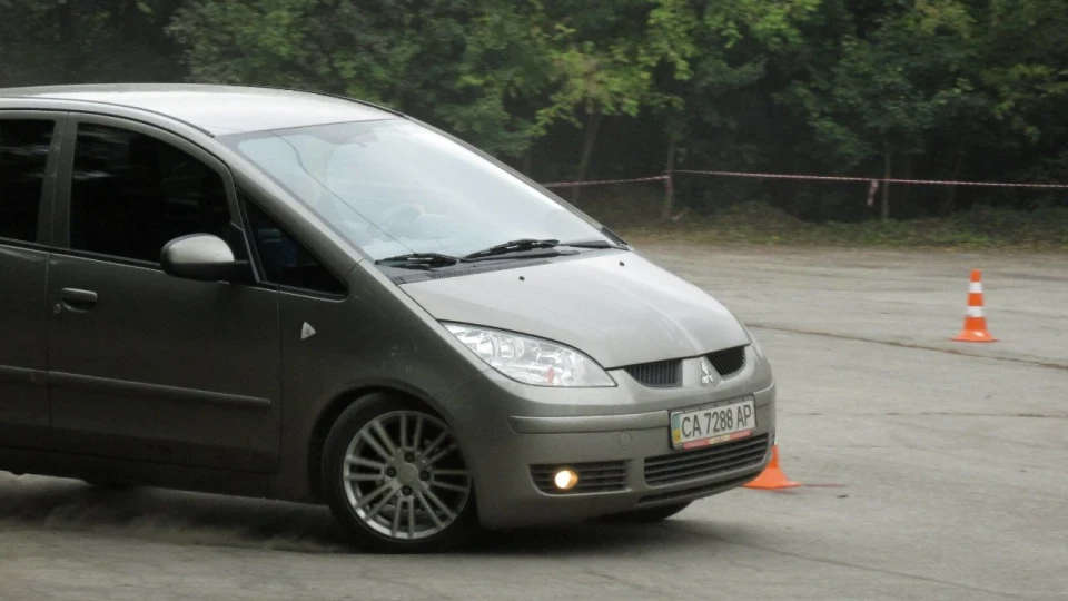 Mitsubishi Colt 2