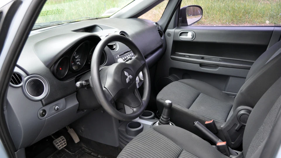 Mitsubishi Colt 5