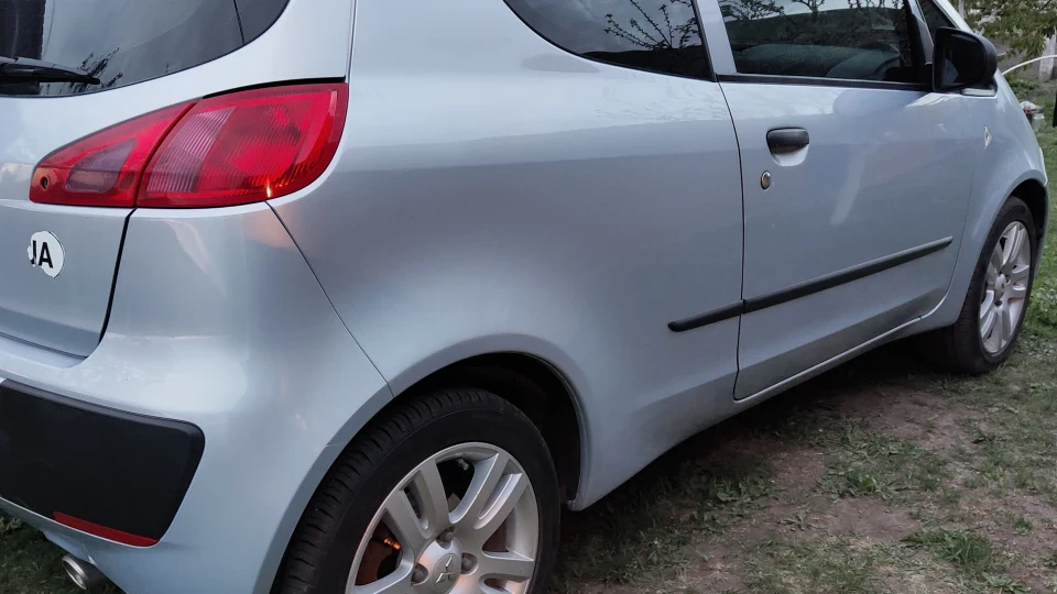 Mitsubishi Colt 5