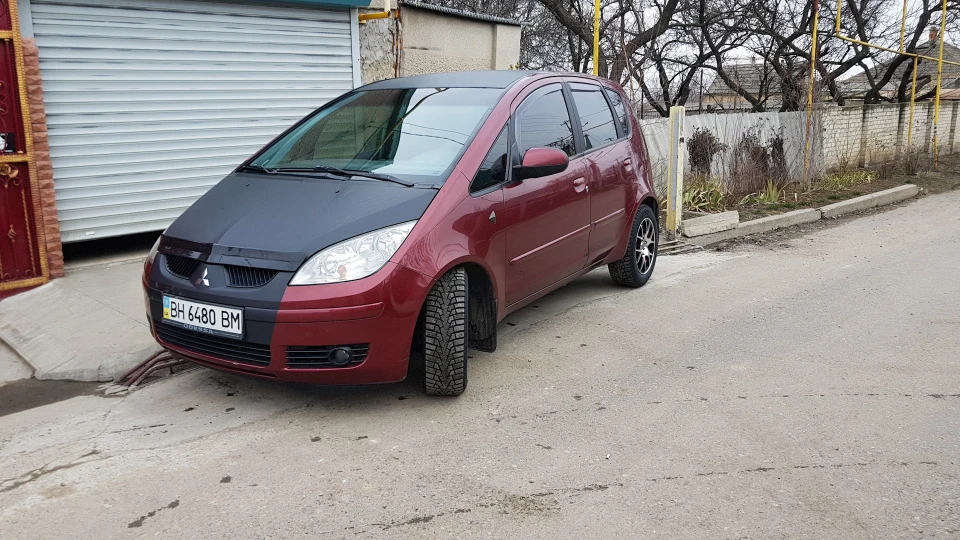 Mitsubishi Colt бардо металік