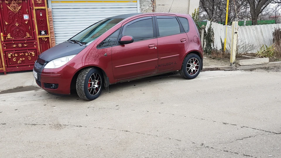 Mitsubishi Colt бардо металік 3