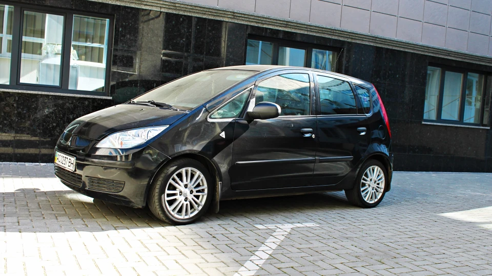 Mitsubishi Colt black blaze