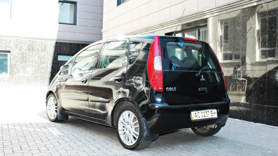 Mitsubishi Colt black blaze 2