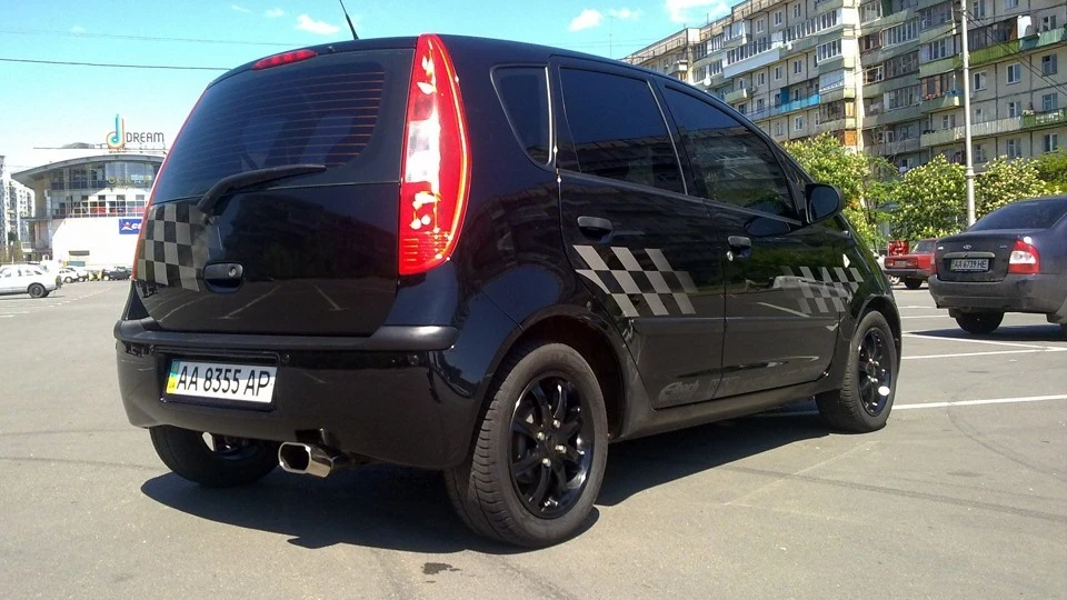 Mitsubishi Colt Black Edition 3