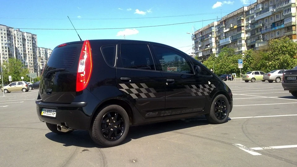 Mitsubishi Colt Black Edition 5
