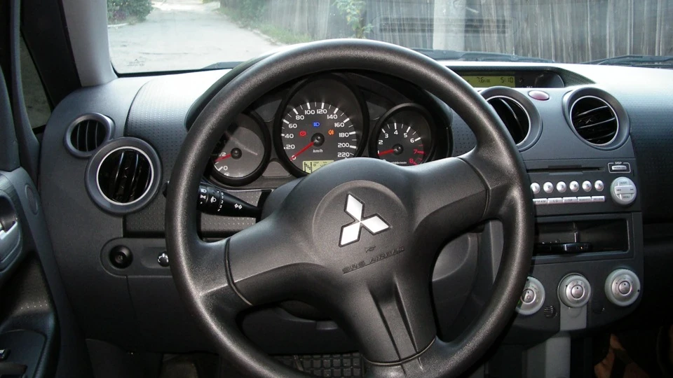 Mitsubishi Colt Букашка 3