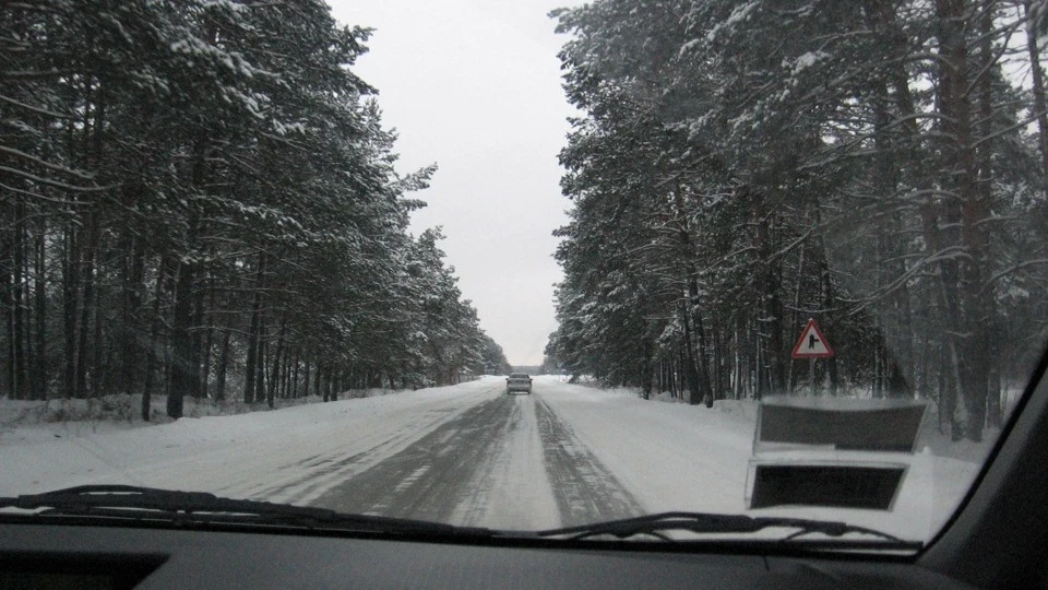 Mitsubishi Colt чорна тридверка 4