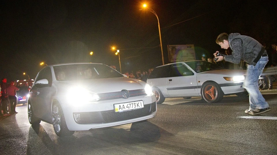 Mitsubishi Colt черпак шукає той 4