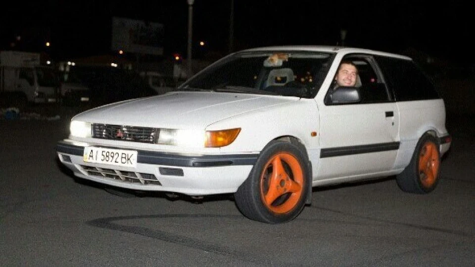 Mitsubishi Colt черпак шукає той 5