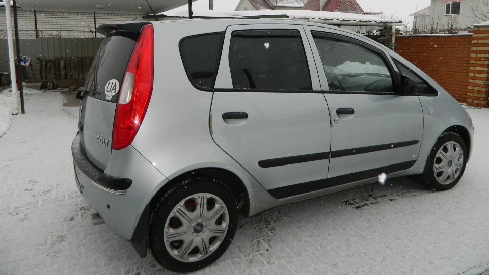 Mitsubishi Colt Блакитний металік, робот