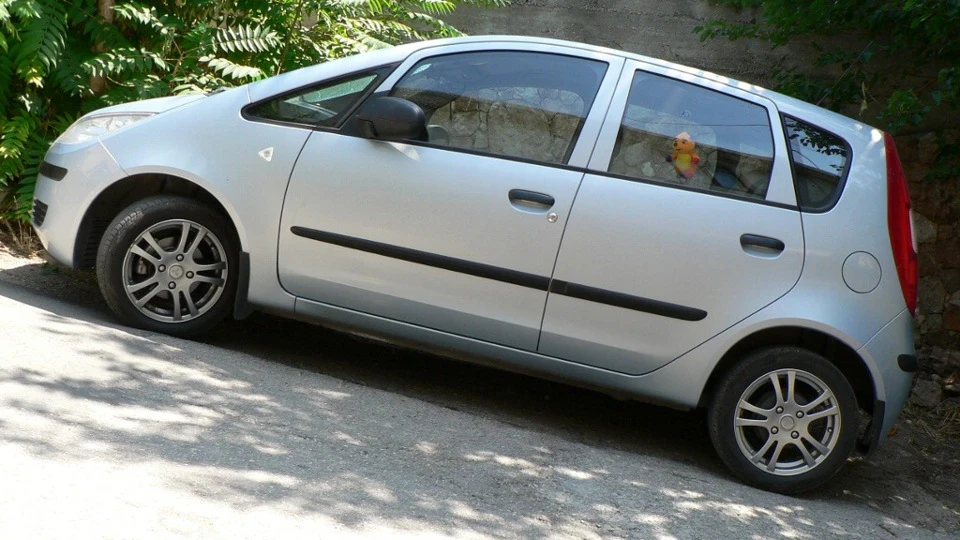 Mitsubishi Colt illusion blue 3