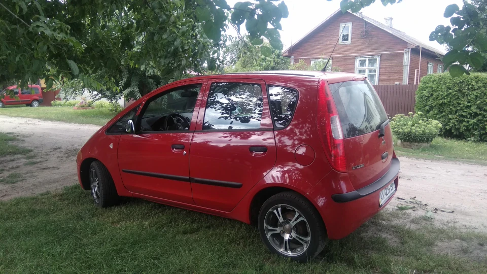 Mitsubishi Colt Червоний шершень
