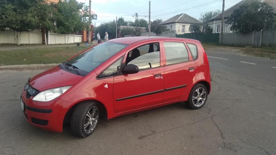 Mitsubishi Colt Червоний шершень 3