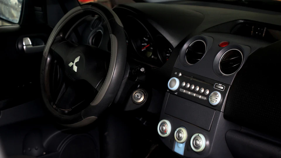 Mitsubishi Colt Маленький місткий 4