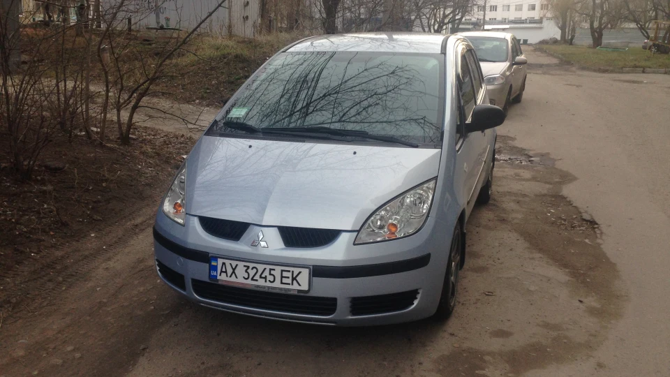 Mitsubishi Colt Дрібний стрілець 2